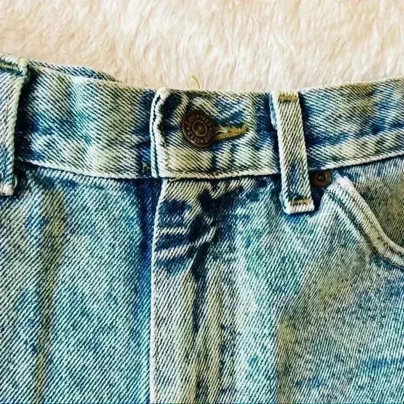 Vintage Vintage Turquoise Tinted High Waisted “Mom” Distress Cutoff Jean Shorts - Picture 4 of 12